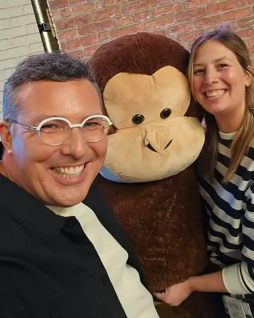 Sébastien Delcampe avec Éléonore dans les coulisses de la RTBF