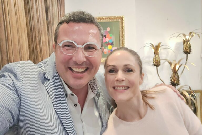 Sébastien Delcampe et Christine Métais dans Affaire Conclue